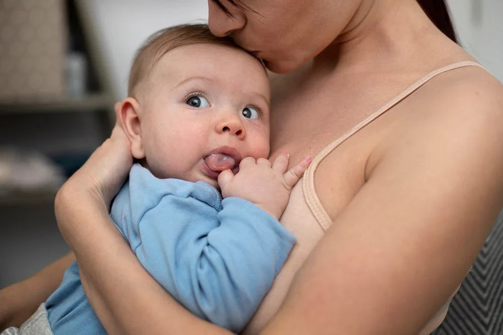วิธีเรอให้ลูก: เทคนิคที่ดีที่สุดสำหรับการบรรเทาที่รวดเร็ว